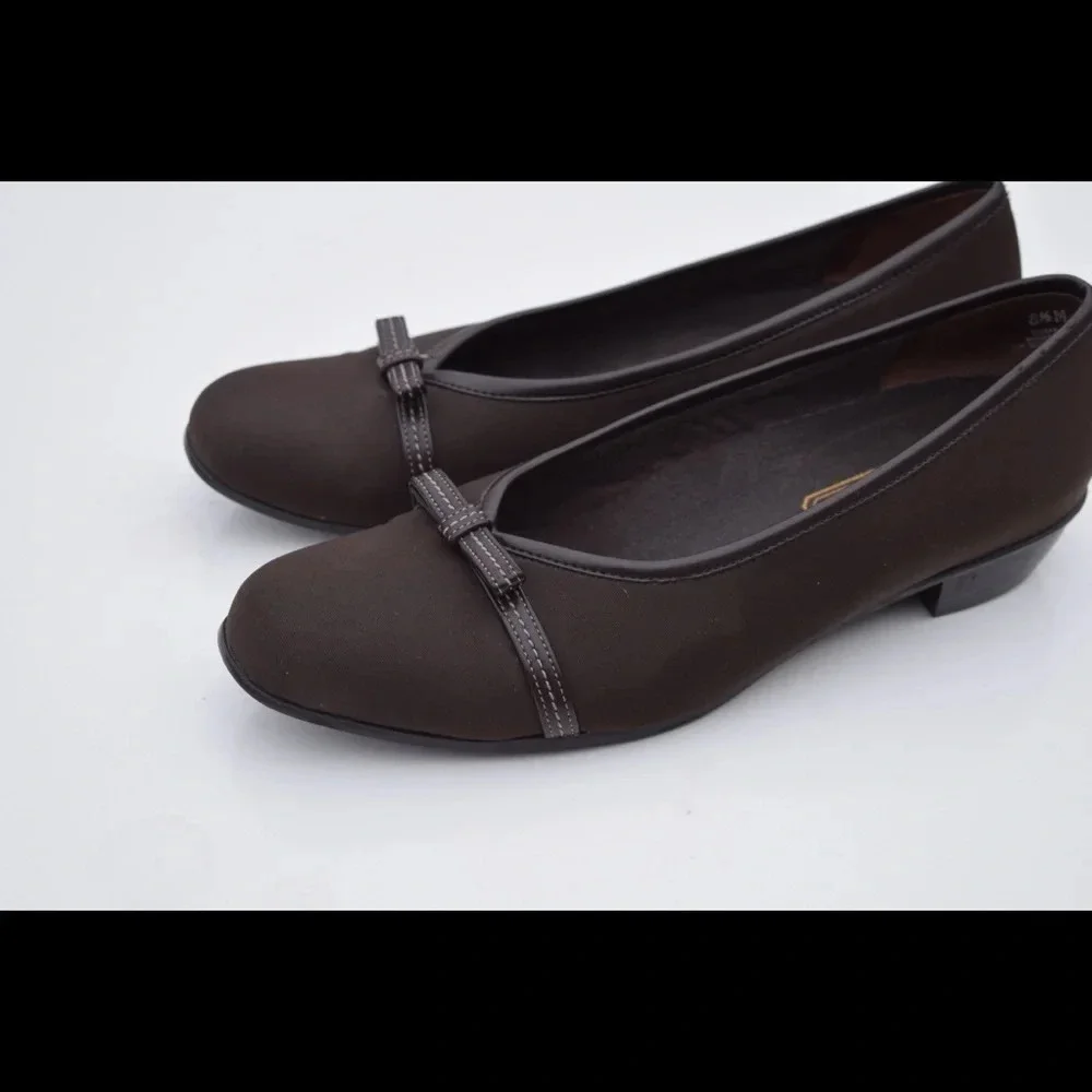 Munro American comb last low heels